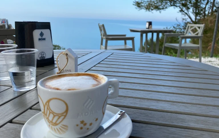 Ausblick beim Kaffee in Abruzzo